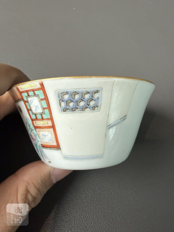 清嘉庆 粉彩西厢记人物图马蹄套杯一组五件 - 图8